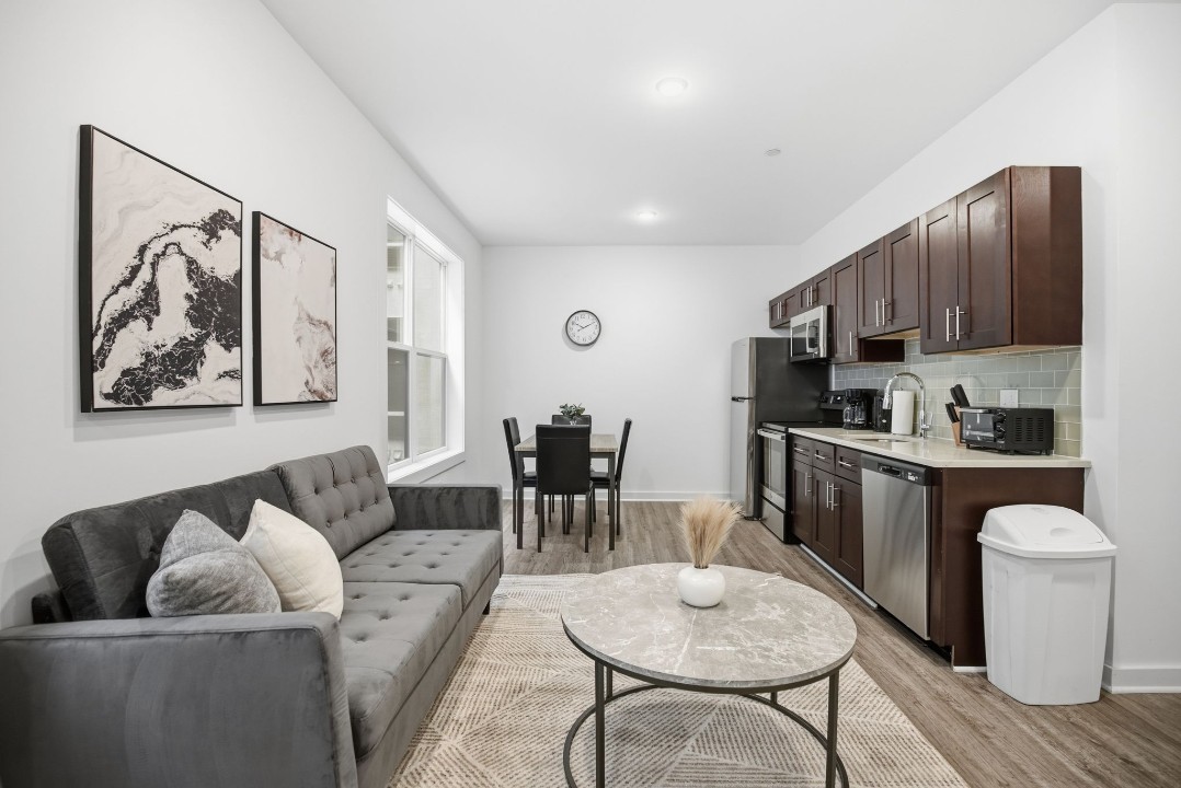 Fairmount Square 1528- 2H · Unit 1/1