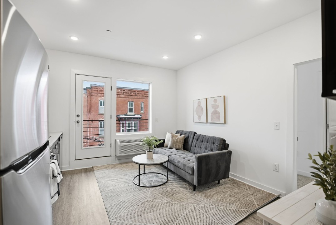 Fairmount Square 1528-3F · Unit 1/1