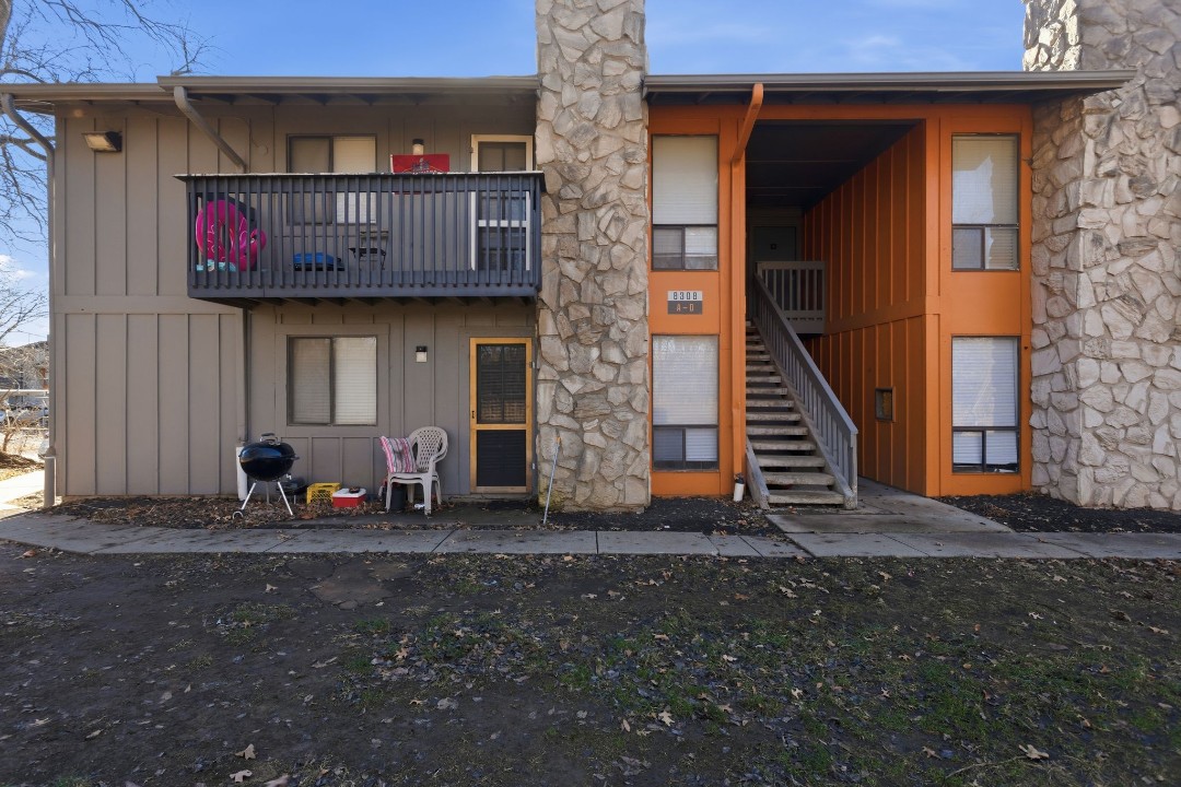 Hillcrest 8308D · Unit 1/1