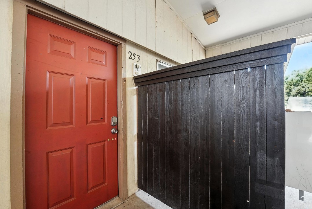 Eureka village · Unit 253 2/1