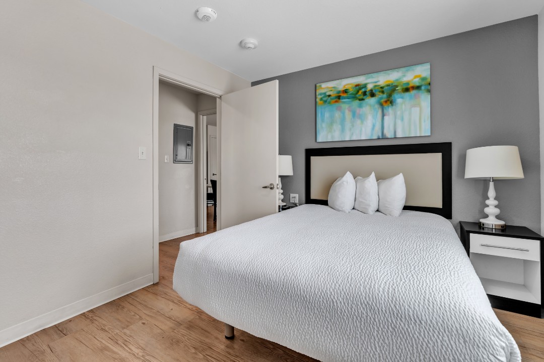 Simplicity At the Rim · Unit 1402 3/2