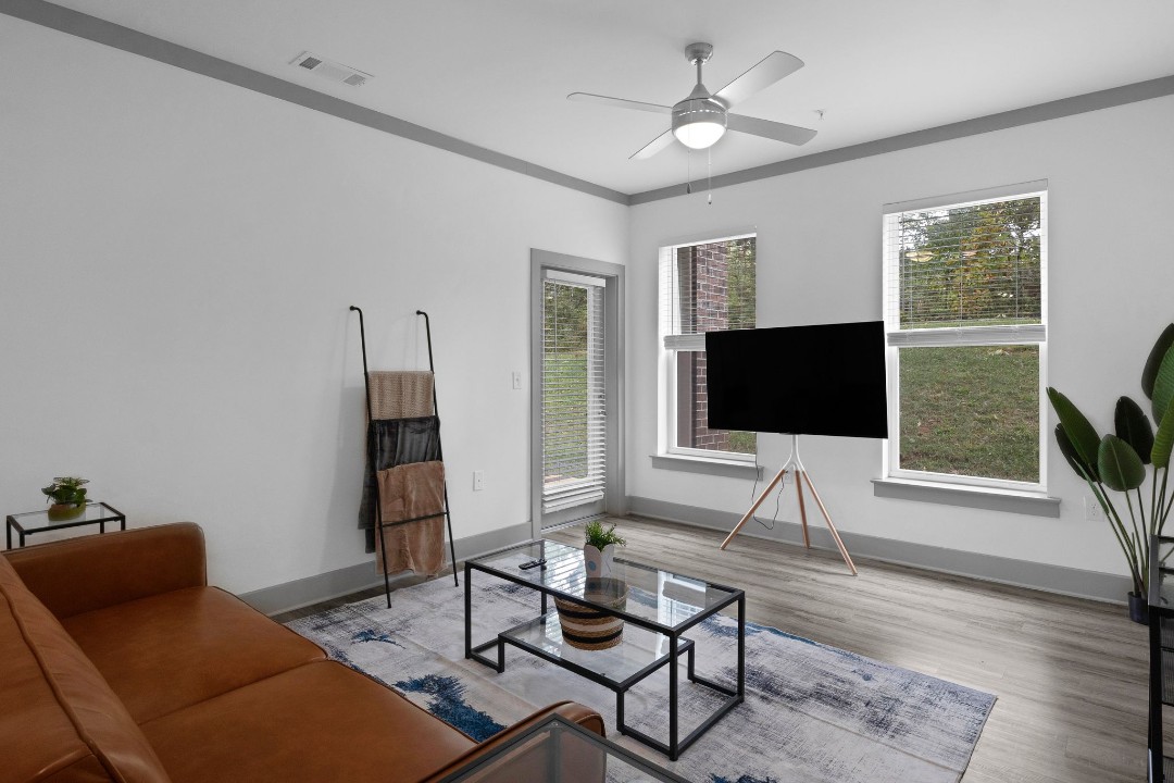 Overlook at Farragut 4001, · Unit 2/2