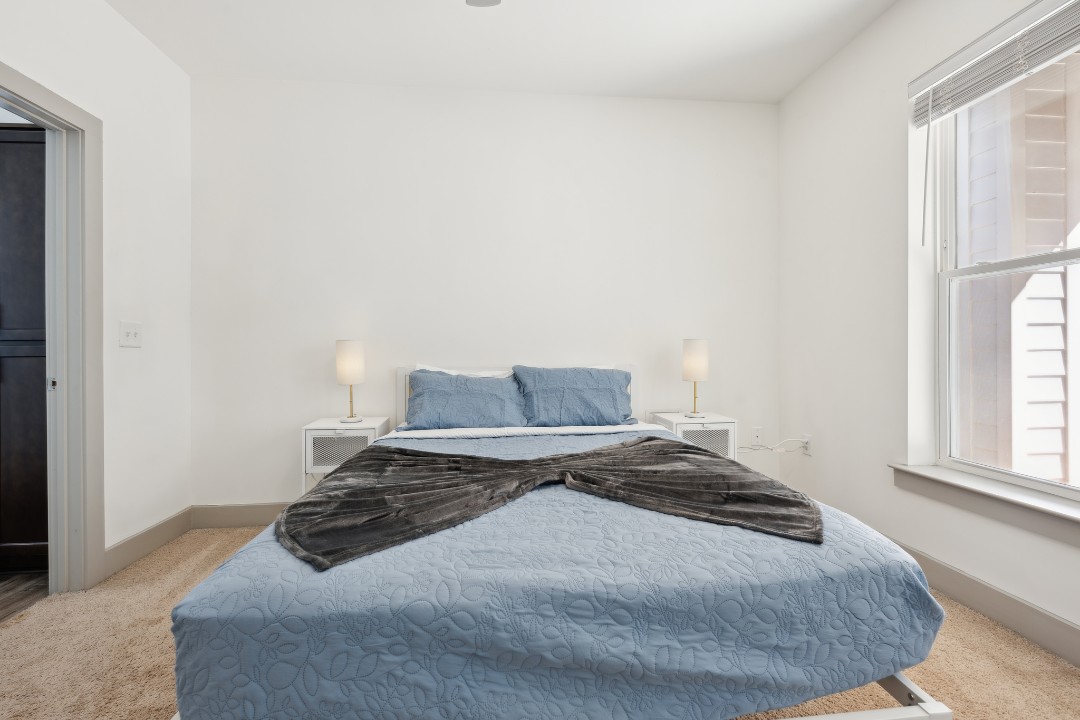 Overlook at Farragut 3001, 1BD/1BA