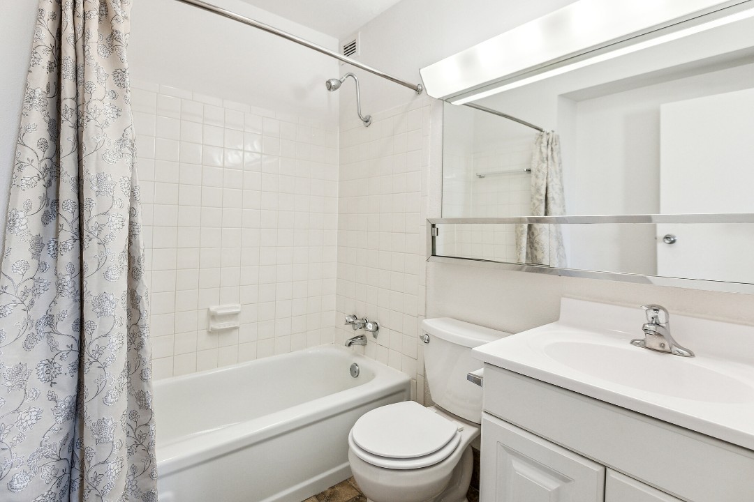 Pa Place 2401, 2br