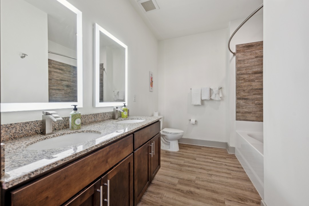 Overlook at Farragut 2205, · Unit 2/2