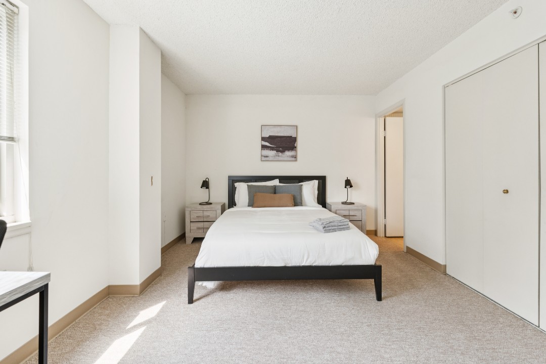 2 Bedrooms · Signature layout