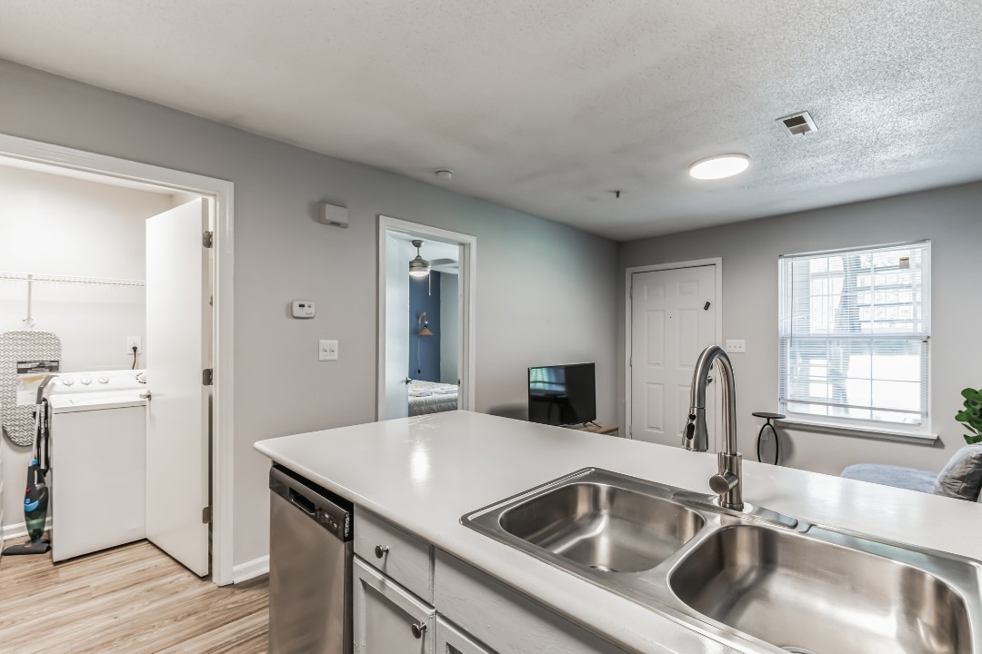 Carlson Bay, 965-201, · Unit 1/1