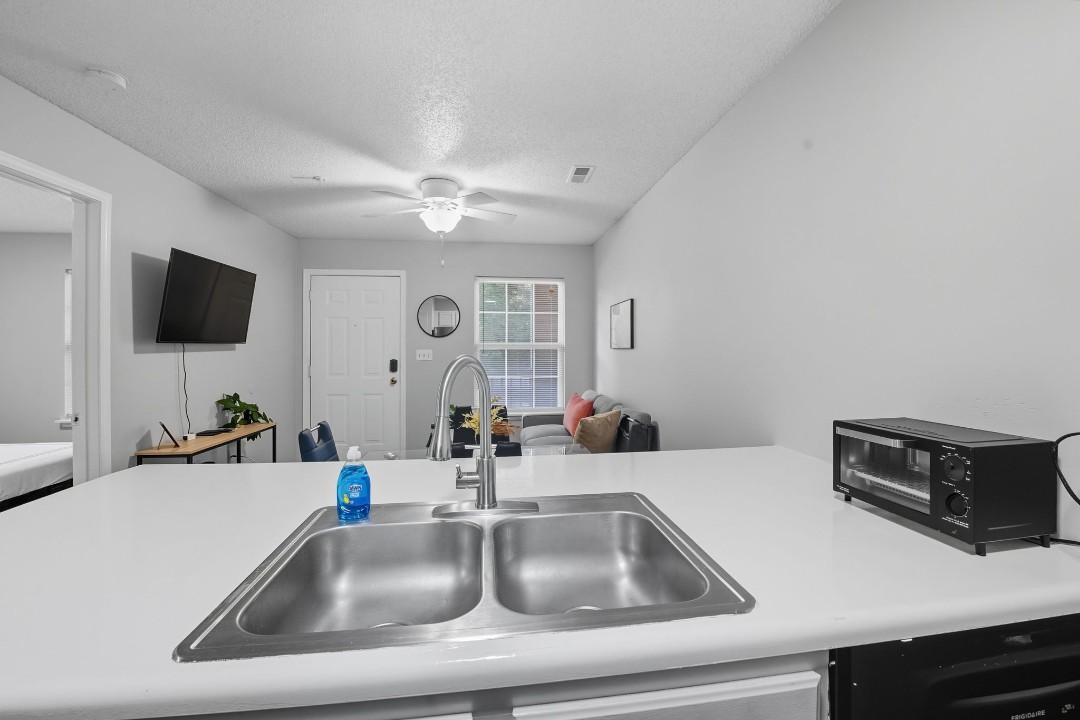 Meadowbrook 254-202 1bd/1bd