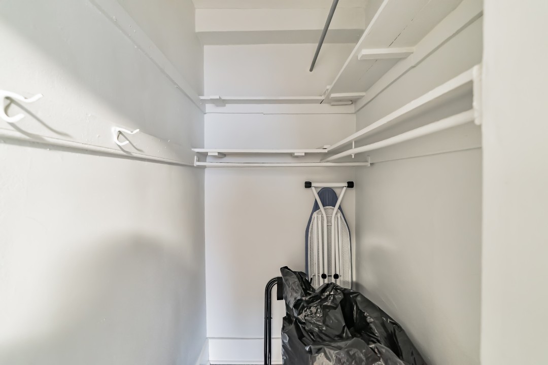 Fairfax Apartments · Unit 425