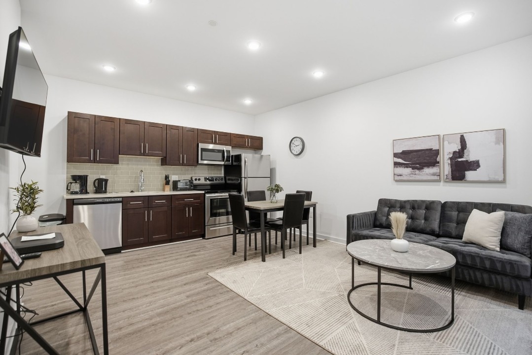 Fairmount Square 1528-2D · Unit 1/1