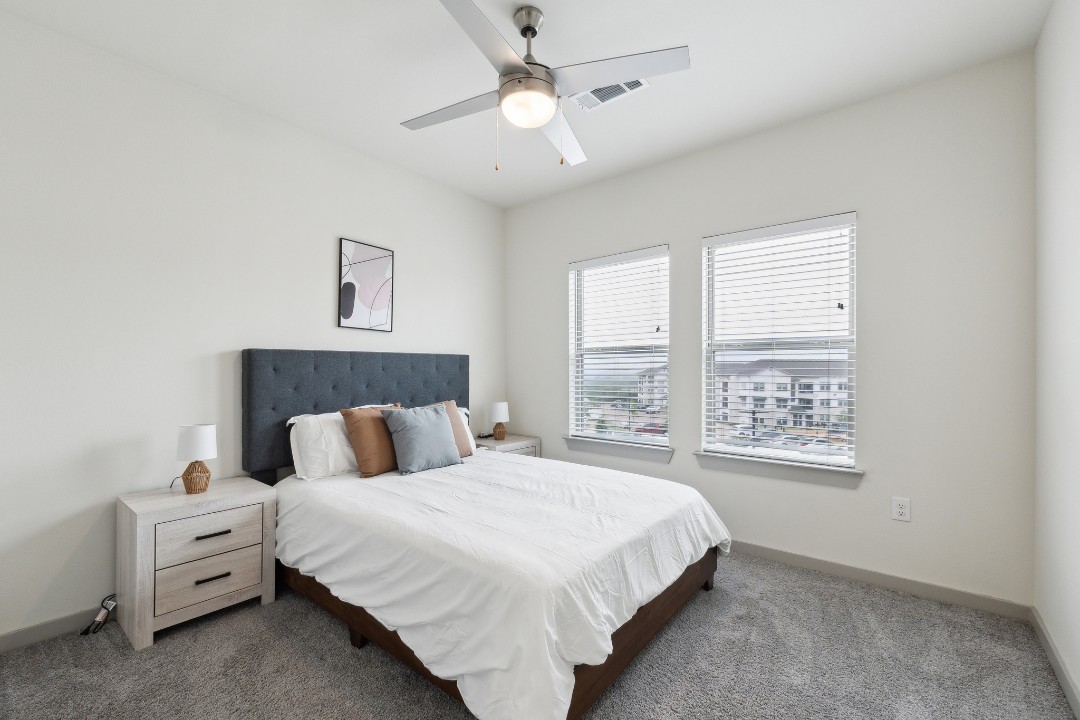 Chisholm Trace · Unit 531 2/2