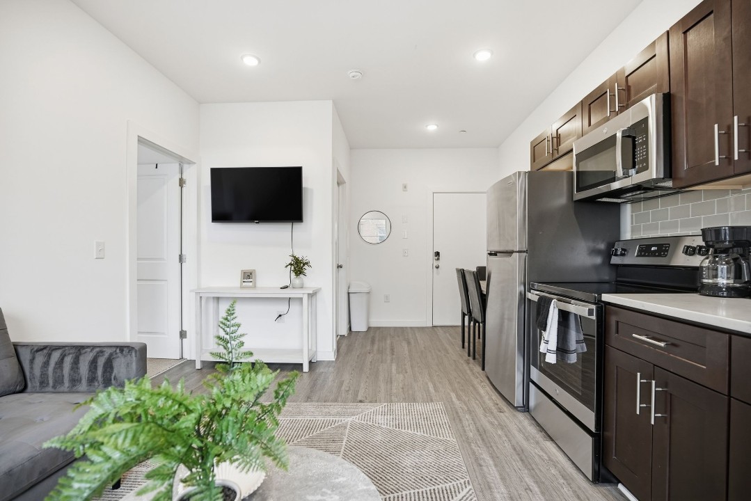 Fairmount Square 1528- 2A · Unit 1/1