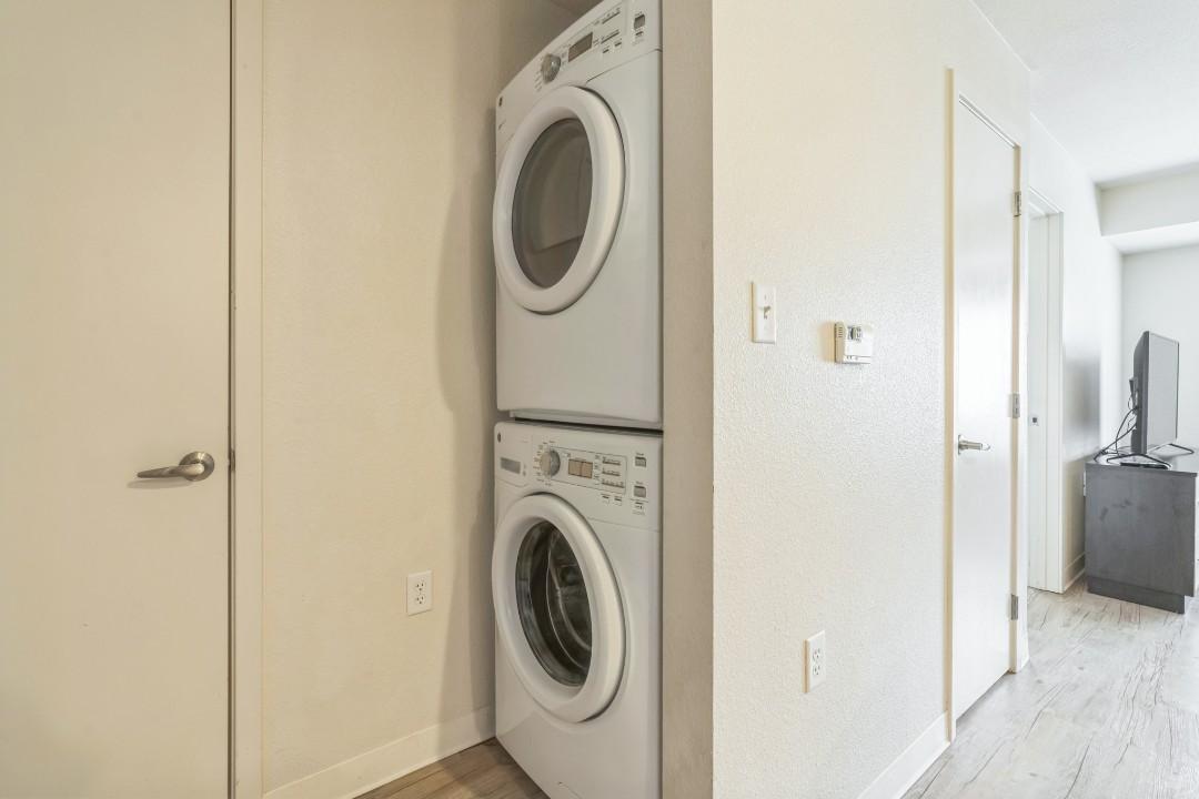 Simplicity At the Rim · Unit 1401 2/2