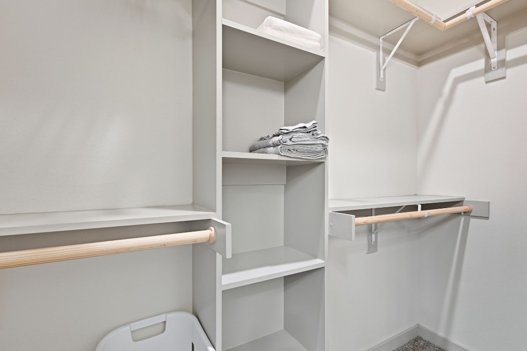 Chisholm Trace · Unit 327 2/2