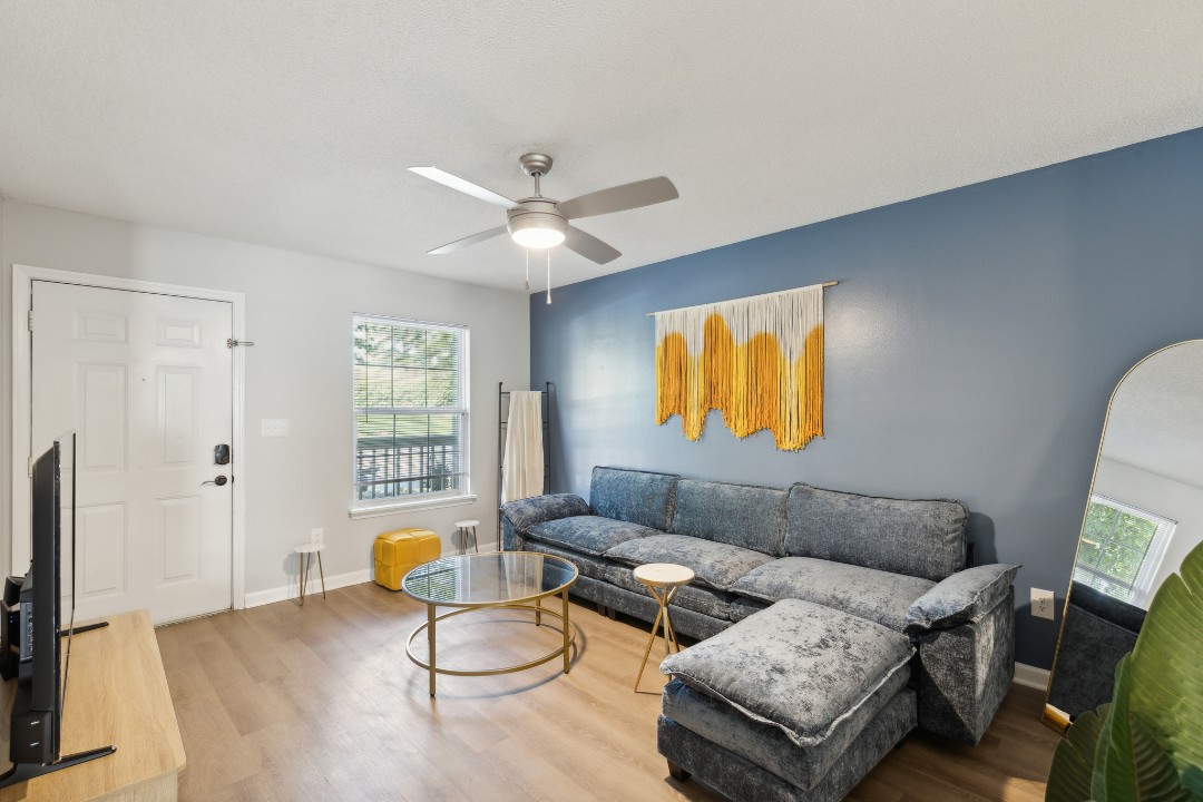 Carlson Bay, 3504-103, · Unit 2/2