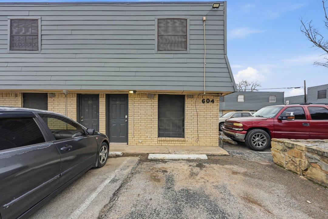 Pioneer Creek 604-4 · Unit 1/1
