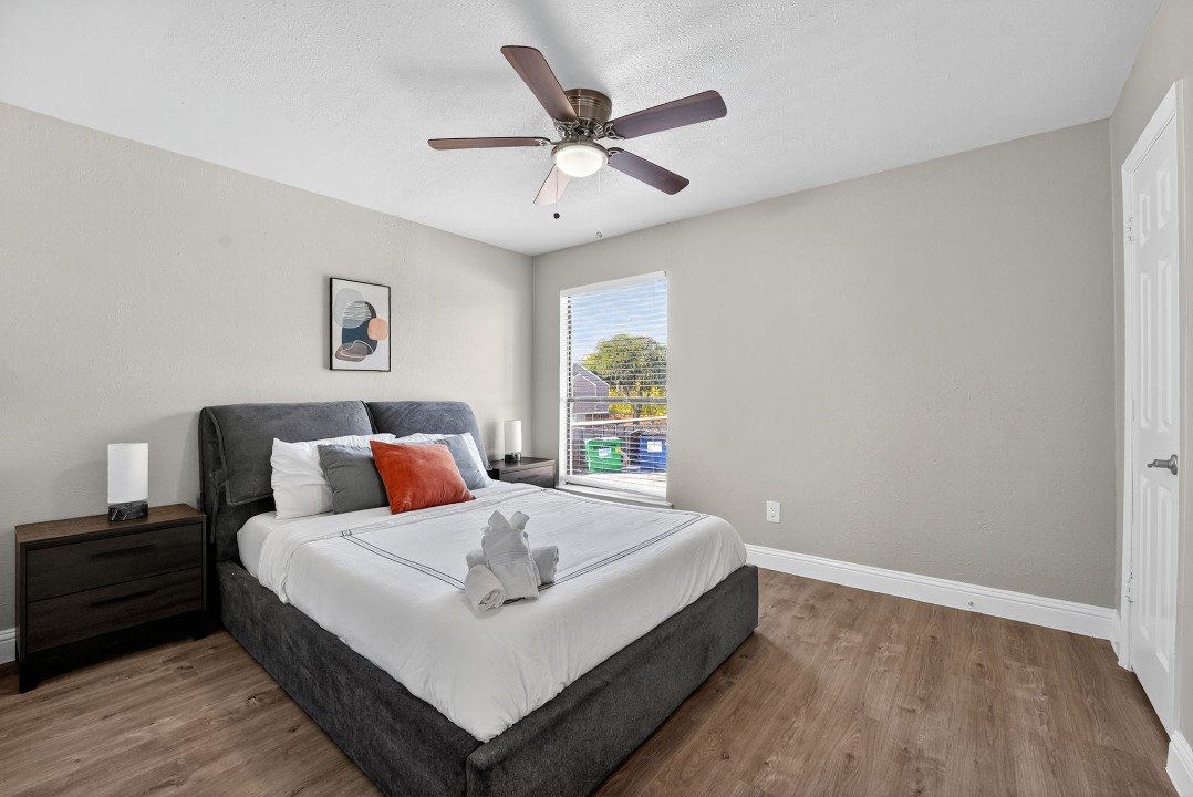 2 Bedrooms · Signature layout