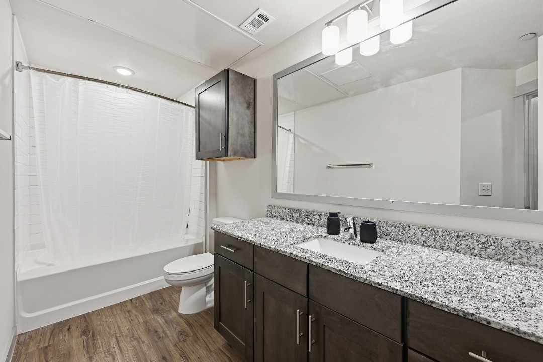 Chisholm Trace · Unit 812 2/2