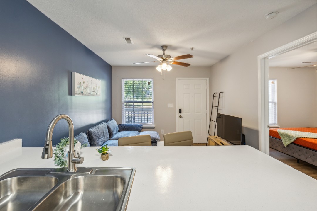 Carlson Bay, 969-104, · Unit 1/1