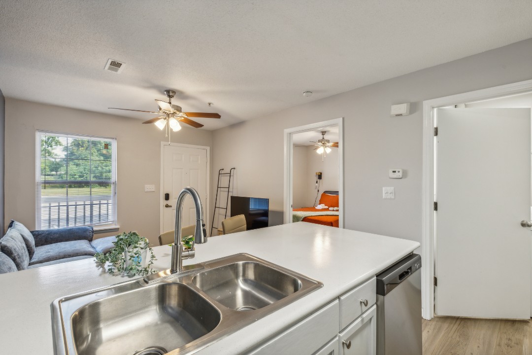 Carlson Bay, 969-104, · Unit 1/1