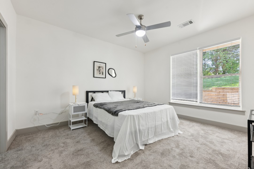 Overlook at Farragut 3005, · Unit 2/2