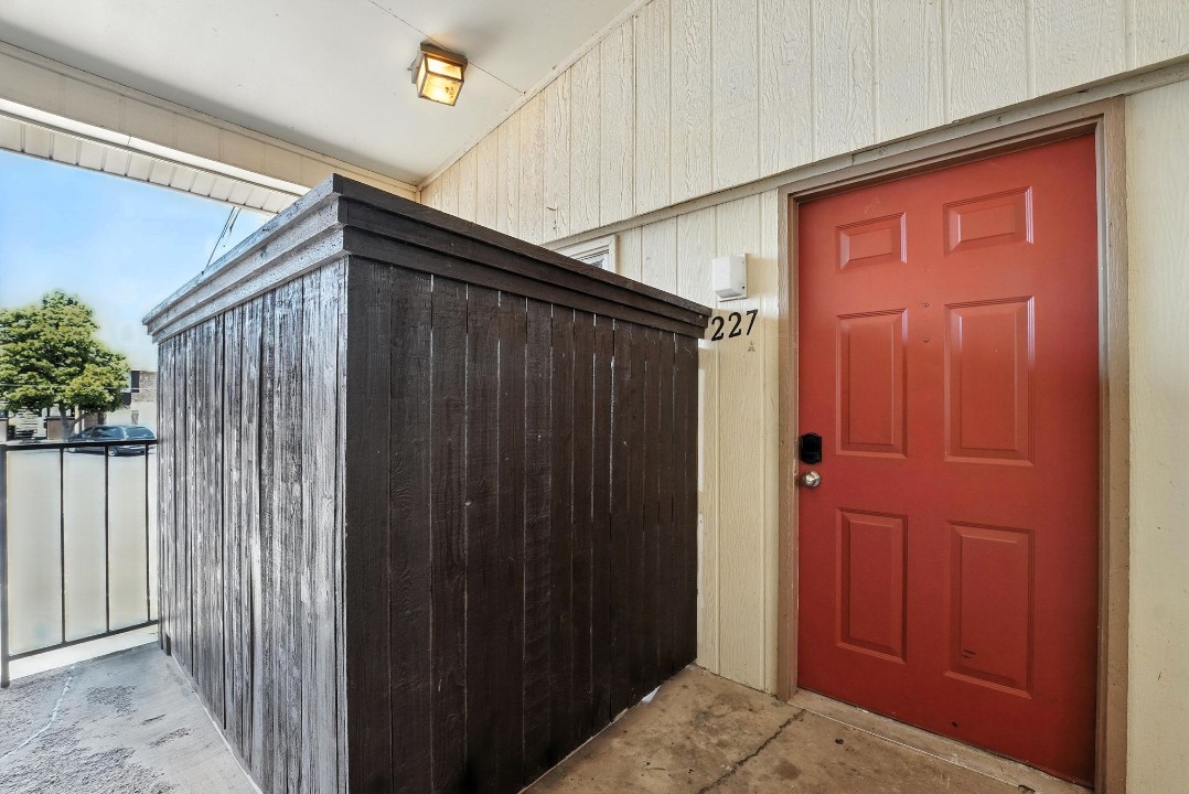 Eureka village · Unit 227 2/1