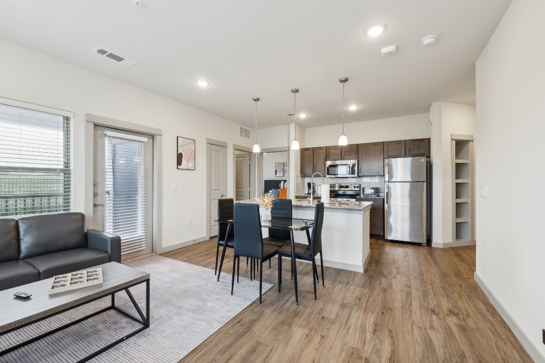 Chisholm Trace · Unit 222 2/2