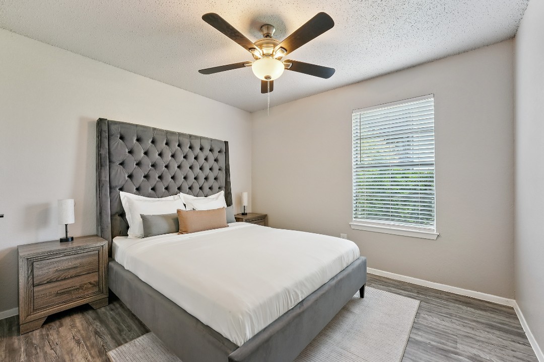 2 Bedrooms · Signature layout