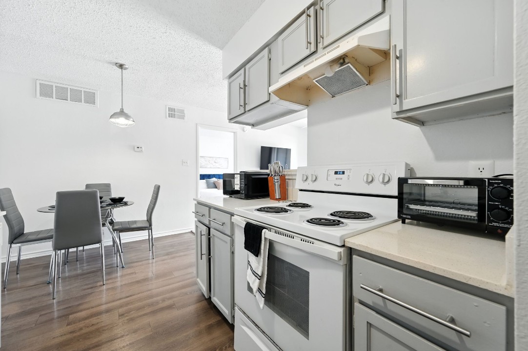 Mueller Flats · Unit 329 1/1