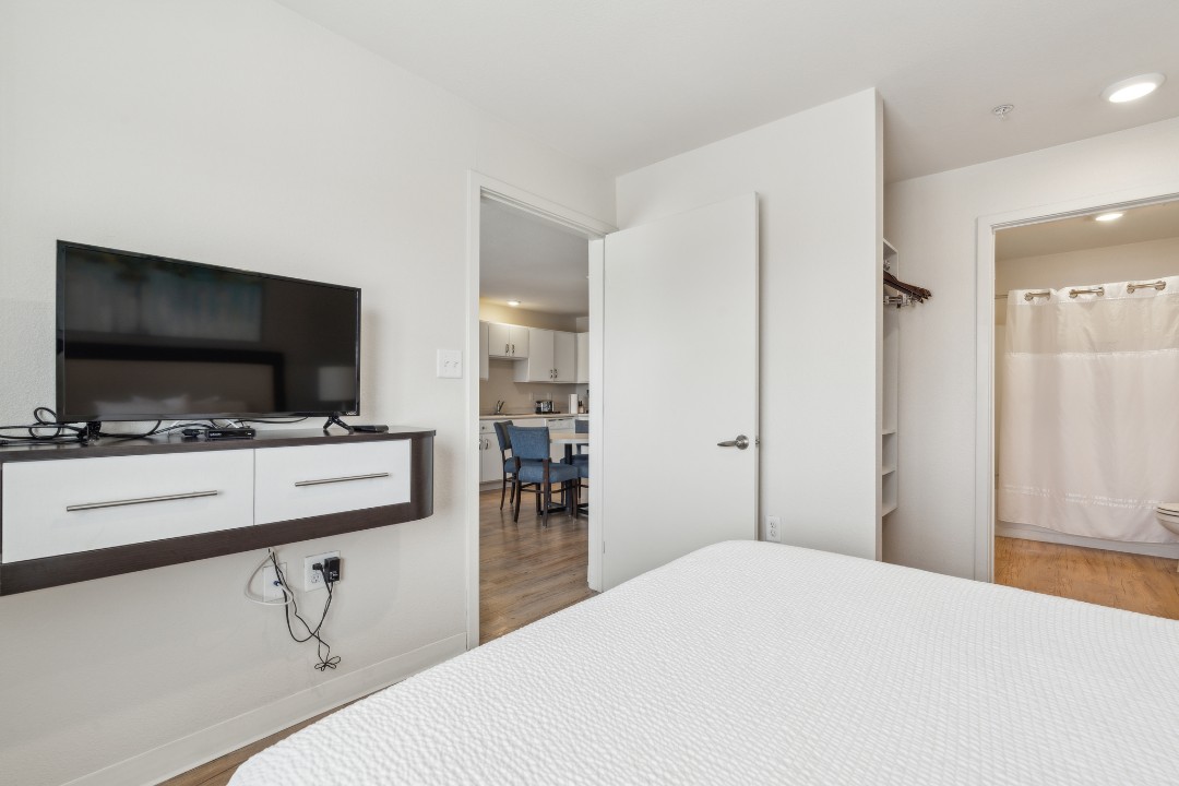 Simplicity At the Rim · Unit 1404 2/2