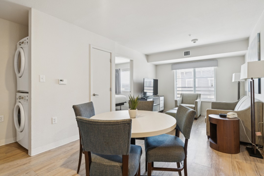 Simplicity At the Rim · Unit 1401 2/2