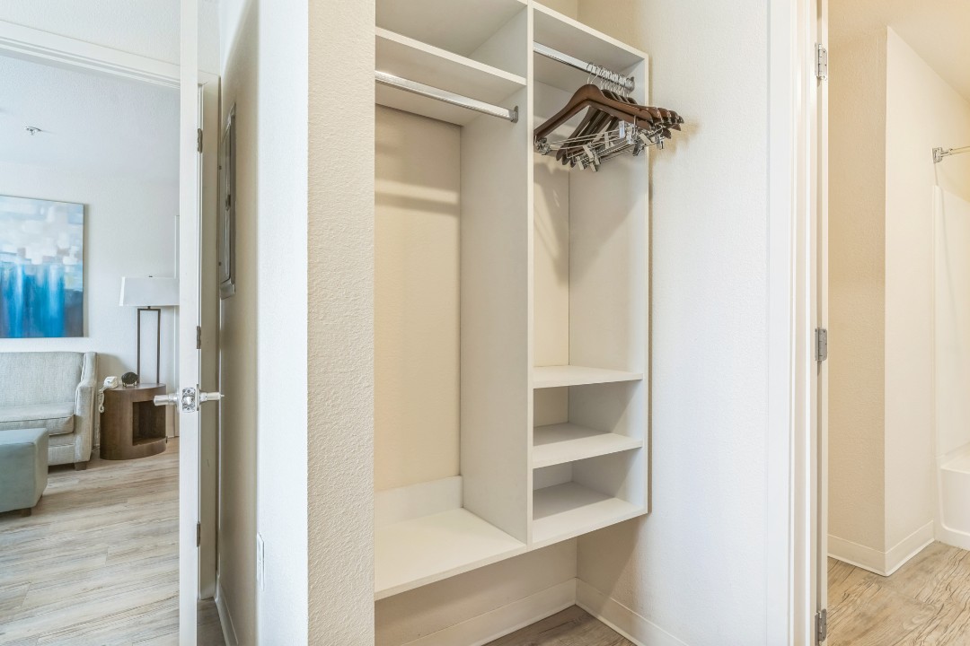 Simplicity At the Rim · Unit 1404 2/2