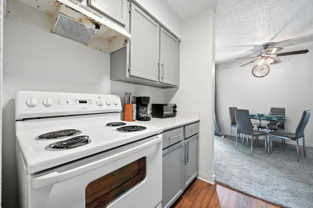 Mueller Flats · Unit 212 2/2
