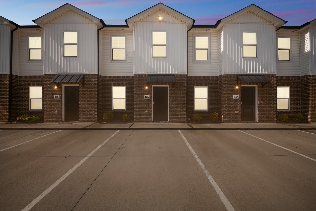 Arte Luxury townhomes D6 2/2.5