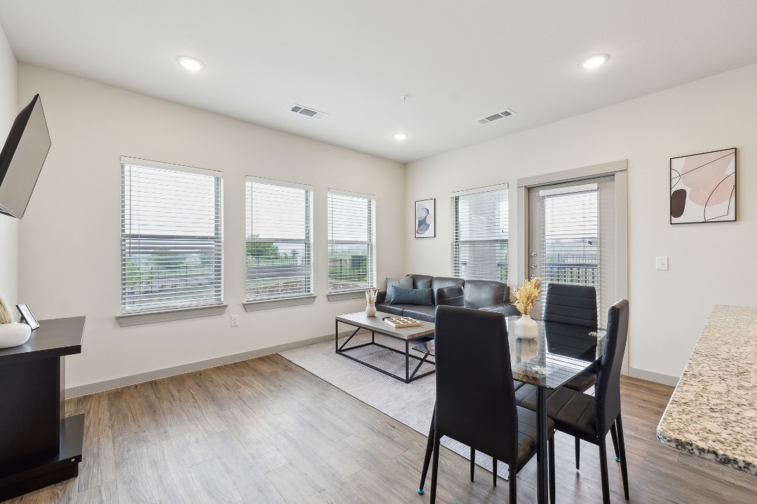 Chisholm Trace · Unit 222 2/2