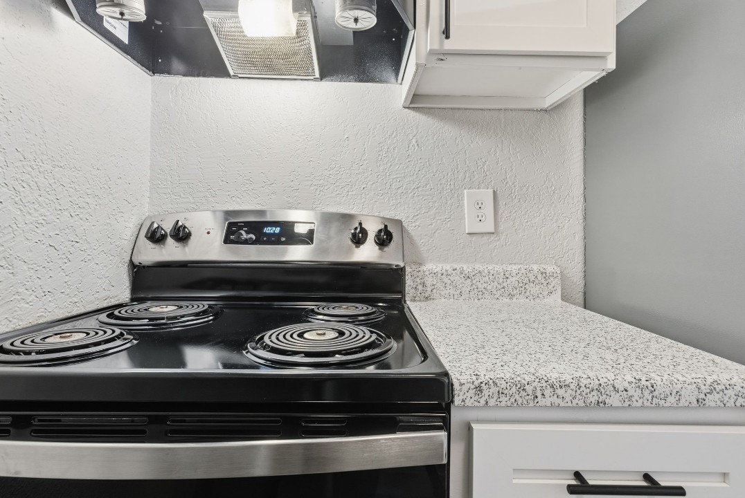 Hillcrest 8306C · Unit 1/1