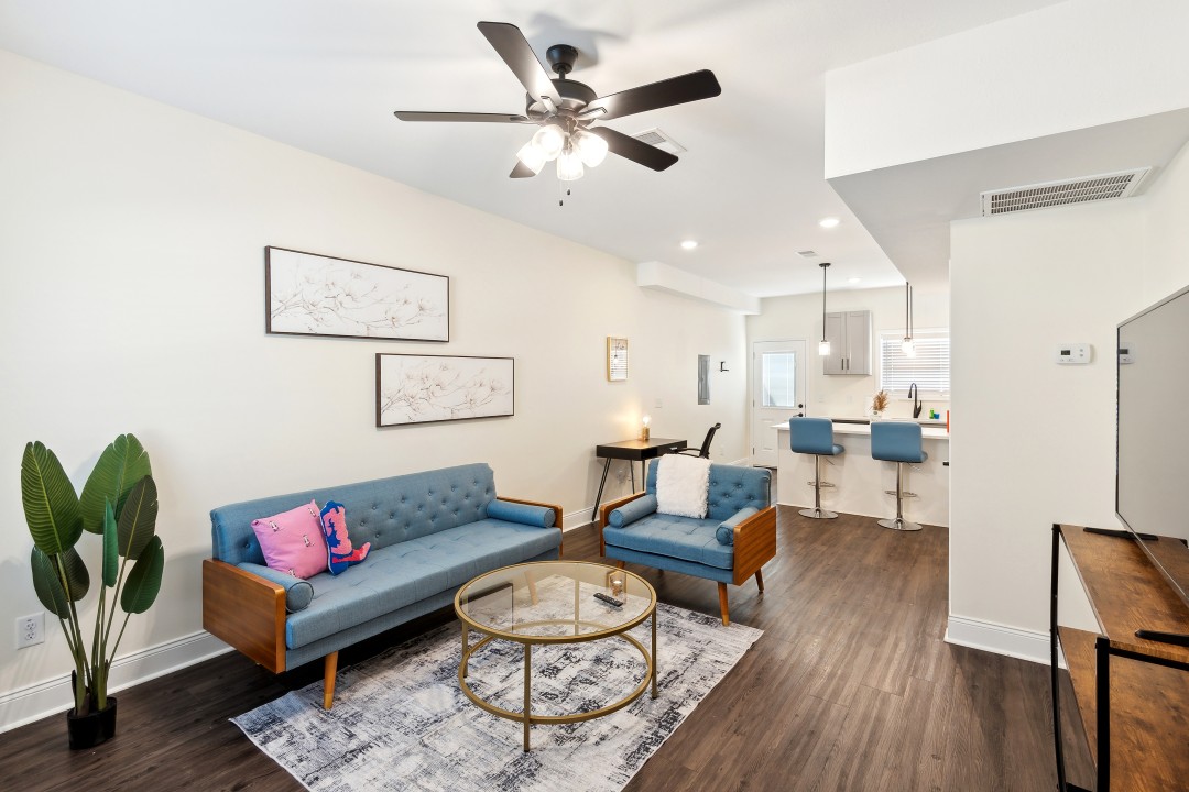 2 Bedrooms · Signature layout