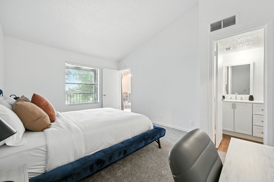 Mueller Flats · Unit 212 2/2
