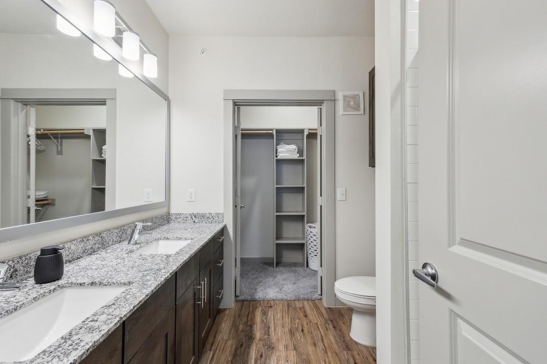 Chisholm Trace · Unit 827 2/2