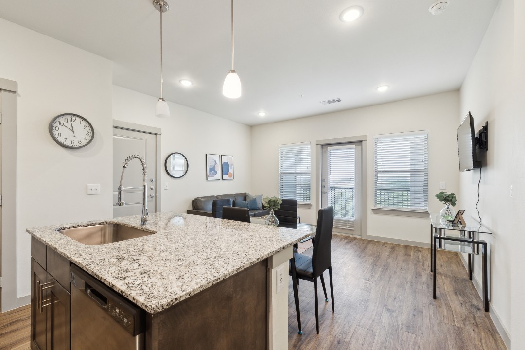 Chisholm Trace · Unit 734 1/1