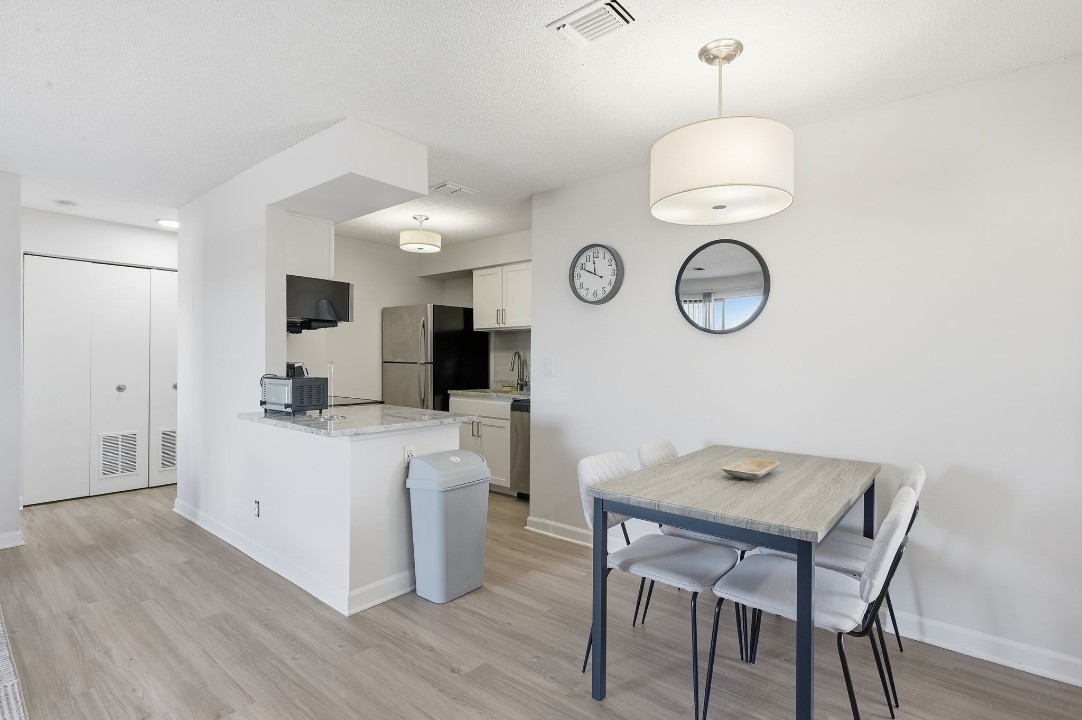 Taylor at 502 · Unit unit 8902-200 2/2