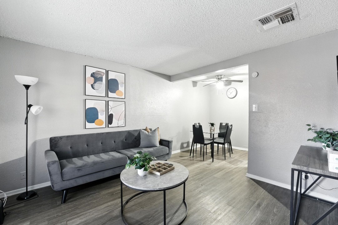 Pioneer Creek 608-03 · Unit 1/1