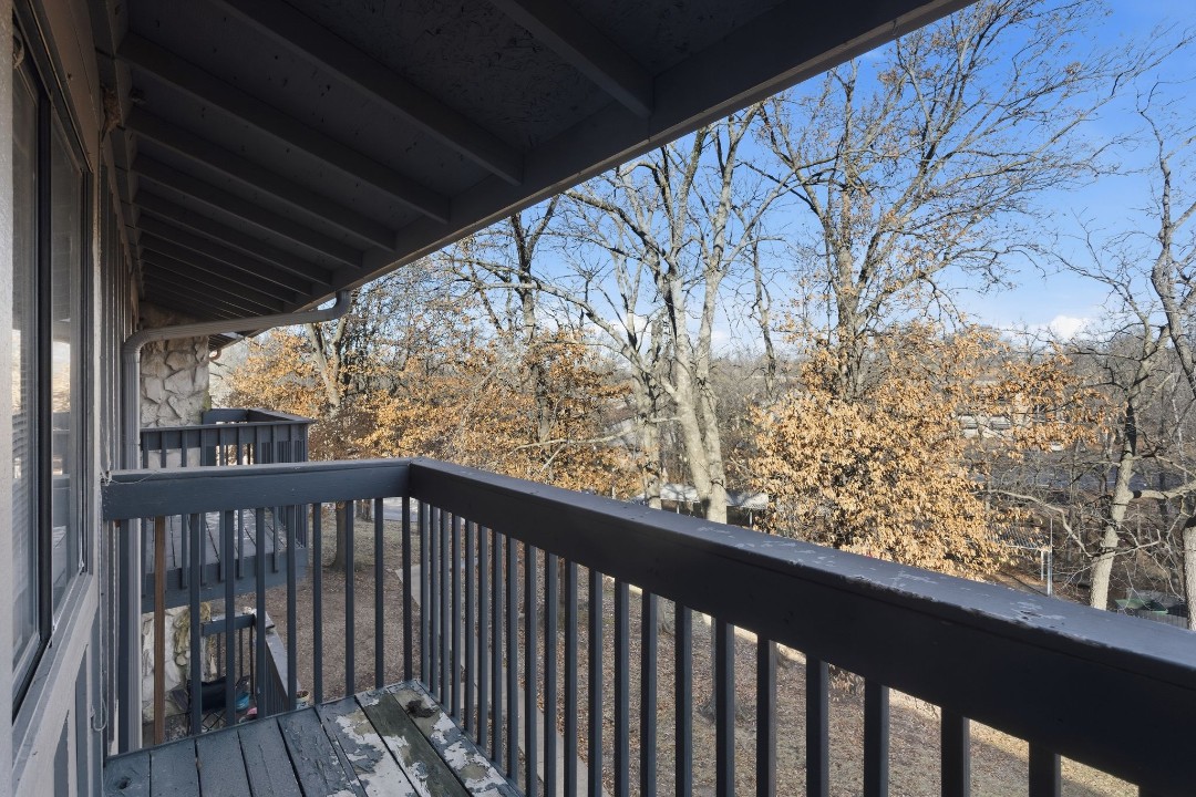 Hillcrest 5704F · Unit 1/1