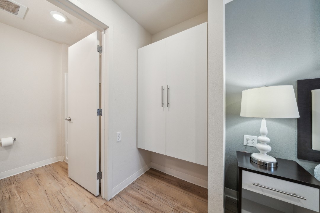 Simplicity At the Rim · Unit 1303  1/1