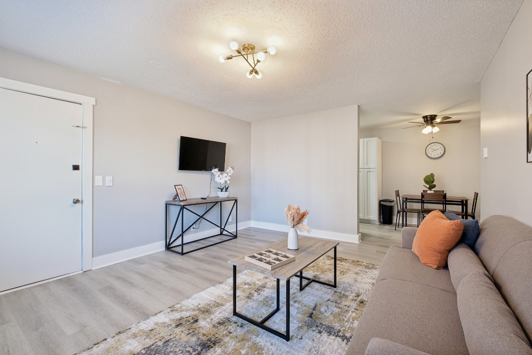 Brentwood Hills, C3 - · Unit 1/1