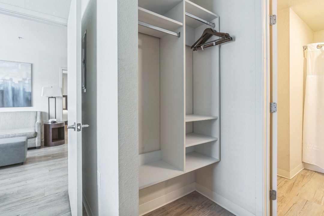 Simplicity At the Rim · Unit 1401 2/2
