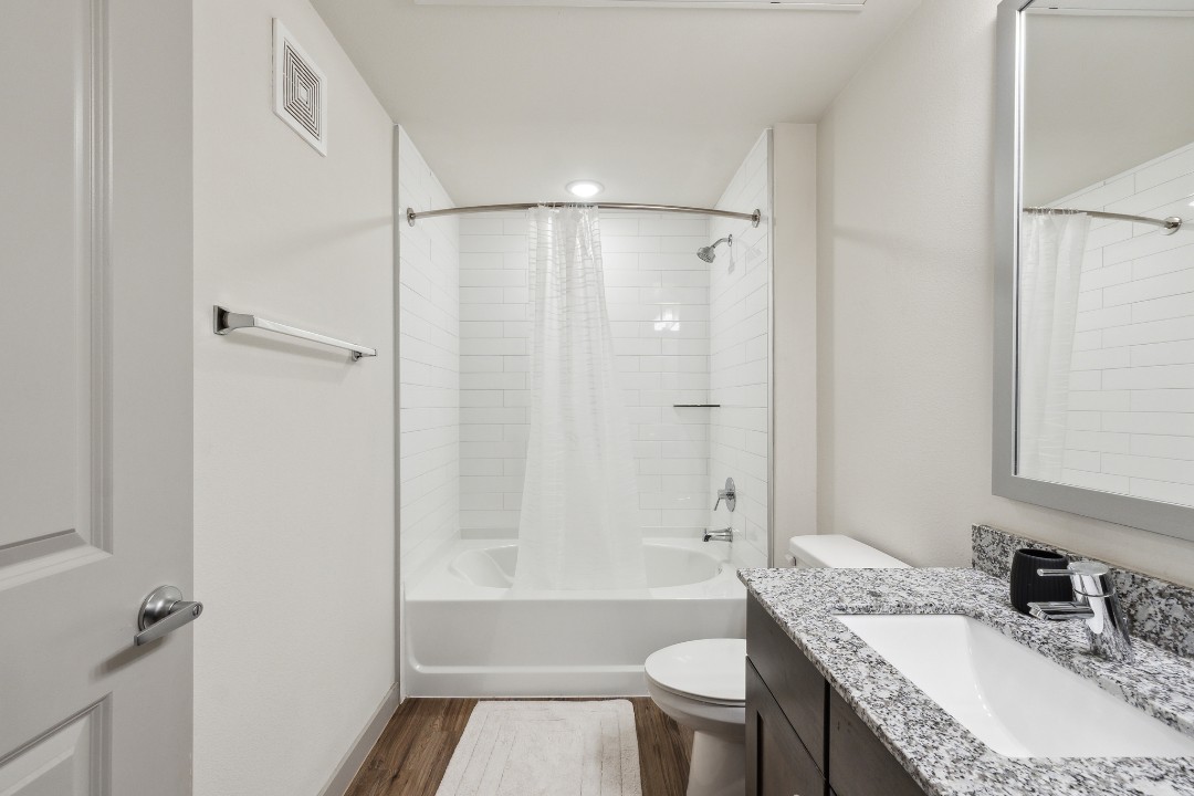 Chisholm Trace · Unit 422 2/2