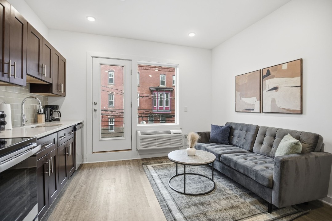 Fairmount Square 1528-2F · Unit 1/1