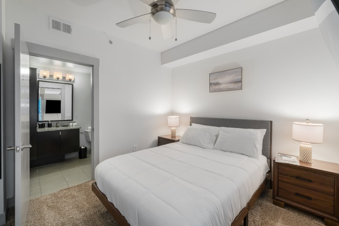 Park West 223, 1br