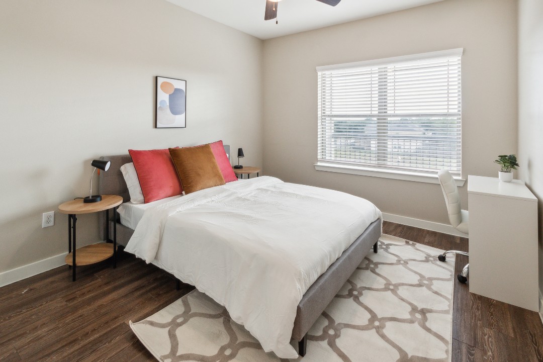 2 Bedrooms · Signature layout
